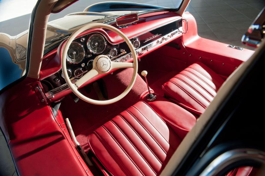 Интерьер Mercedes-Benz 300 SL 1957 года  (фото 12 из 59)